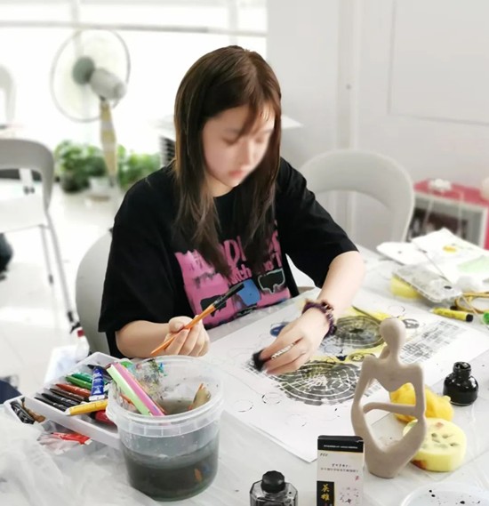 凭借对插画的热爱及导师的专业指导，揽下伦艺三大学院本科Offer！丨天麟ICA预科生Vanessa专访